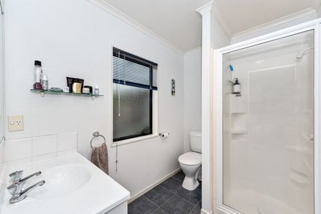 Photo of property in 69 Waiwherowhero Drive, St Andrews, Hamilton, 3200