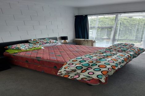 Photo of property in 2/90 Browns Bay Road, Rothesay Bay, Auckland, 0630