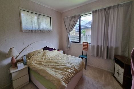 Photo of property in 6 Headcorn Place, Botany Downs, Auckland, 2010