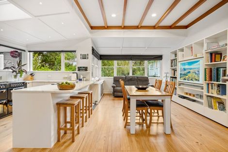 Photo of property in 5 Taupaki Road, Taupaki, Henderson, 0782