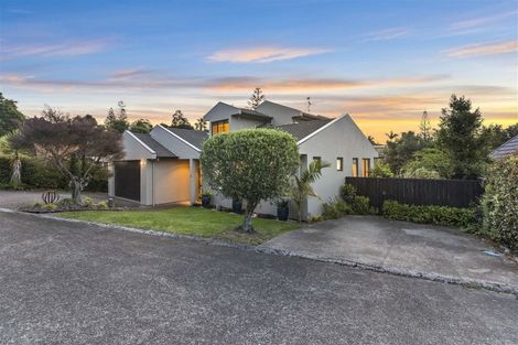 Photo of property in 16 Renlee Place, Shelly Park, Auckland, 2014