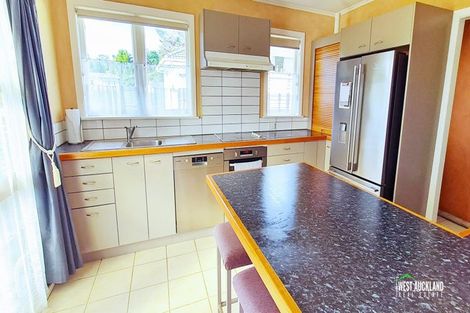 Photo of property in 40 Sunnyside Road, Sunnyvale, Auckland, 0612