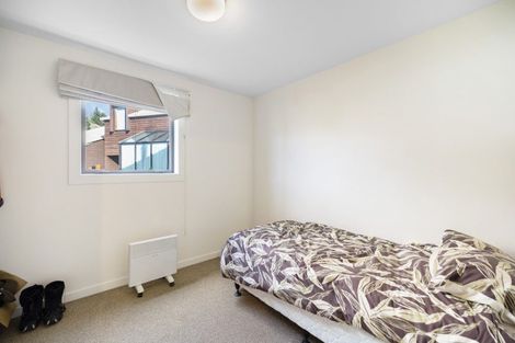 Photo of property in 8 Avalon Crescent, Fernhill, Queenstown, 9300