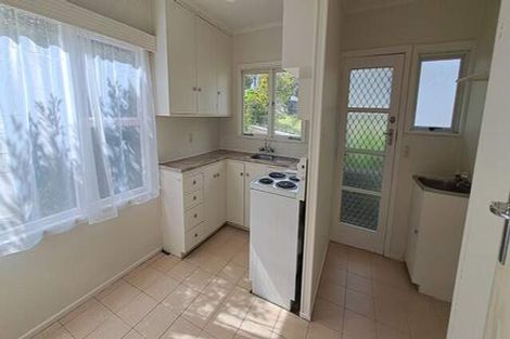 Photo of property in 1/96 Te Atatu Road, Te Atatu South, Auckland, 0610