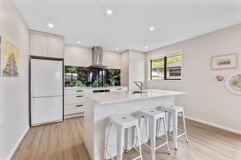 Photo of property in 52 Fernbrook Drive, Hurworth, New Plymouth, 4310