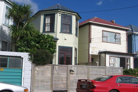 Photo of property in 14 Edge Hill, Mount Victoria, Wellington, 6011