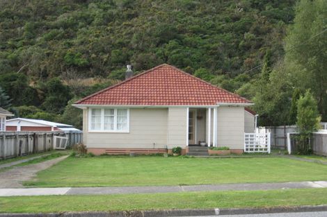 Photo of property in 17 Wilkie Crescent, Naenae, Lower Hutt, 5011