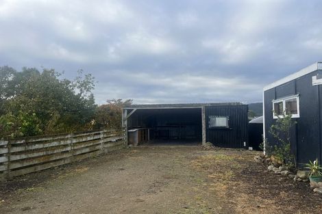 Photo of property in 103 Waikawa Beach Road, Manakau, Levin, 5573