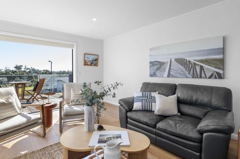 Photo of property in 42 Tahuna Minhinnick Drive, Glenbrook, Waiuku, 2681