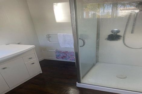 Photo of property in 2/119 Carlisle Road, Northcross, Auckland, 0632