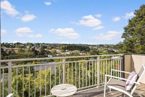 Photo of property in 1/8 Mcquoid Place, Glenfield, Auckland, 0629