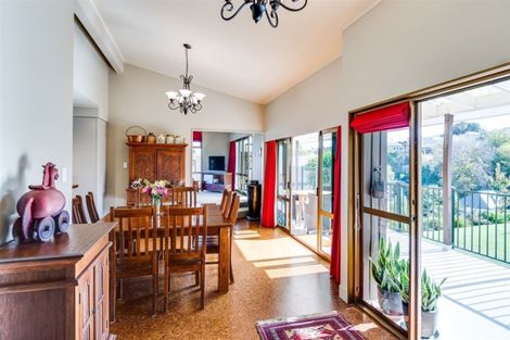 Photo of property in 2 Colenso Avenue, Hospital Hill, Napier, 4110