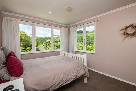 Photo of property in 8 Tui Terrace, Tawa, Wellington, 5028