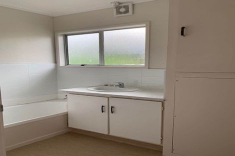 Photo of property in 2/25 Edgware Road, West Harbour, Auckland, 0618