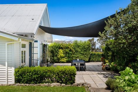 Photo of property in 28 Fitzroy Road, Bluff Hill, Napier, 4110