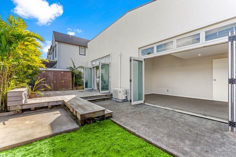 Photo of property in 11f Clearwater Cove, West Harbour, Auckland, 0618