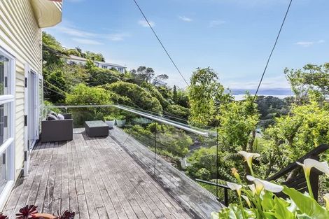 Photo of property in 27 Garden Road, Northland, Wellington, 6012