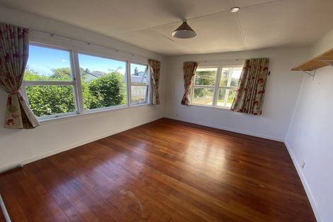 Photo of property in 8 Donnelly Street, Oakura, 4314
