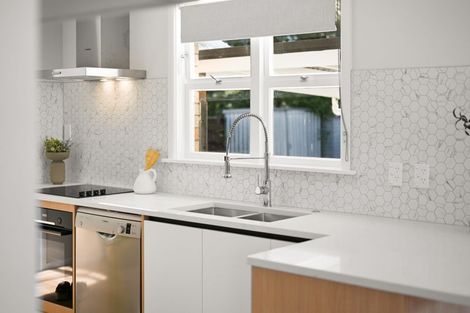 Photo of property in 1 Keitha Place, Glenview, Hamilton, 3206