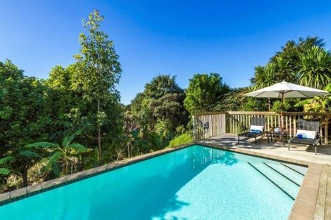 Photo of property in 121 Wade River Road, Stanmore Bay, Whangaparaoa, 0932