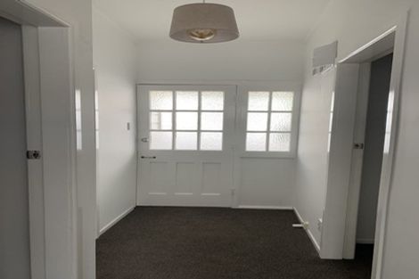 Photo of property in 200 Queens Drive, Lyall Bay, Wellington, 6022