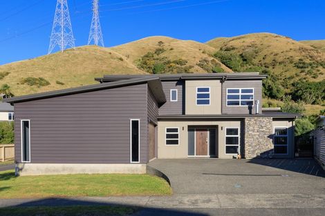 Photo of property in 11 Yarnbrook Grove, Churton Park, Wellington, 6037