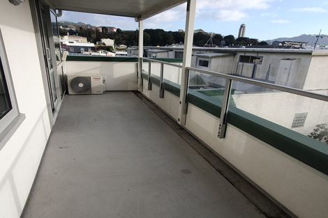 Photo of property in 8 Girton Terrace, Mount Cook, Wellington, 6021