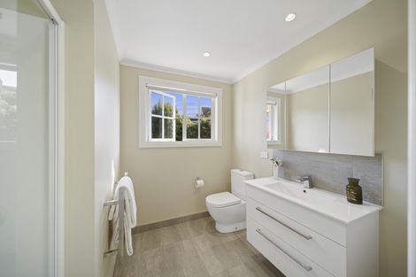 Photo of property in 16 Fenton Terrace, Cockle Bay, Auckland, 2014