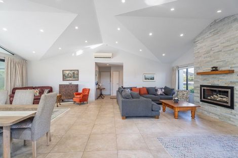 Photo of property in 1 Topping Place, Whitianga, 3510