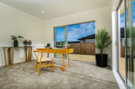 Photo of property in 16 Gilbransen Road, Kumeu, 0810