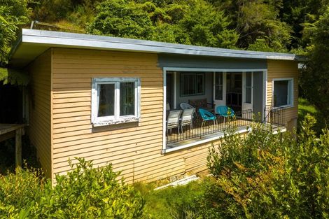 Photo of property in 1974 Queen Charlotte Drive, Momorangi Bay, Picton, 7281