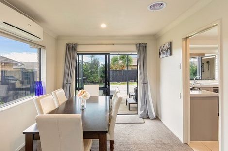 Photo of property in 17 Aberdeen Crescent, Wattle Downs, Auckland, 2103