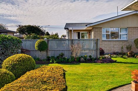 Photo of property in 73 Crofton Road, Harewood, Christchurch, 8051