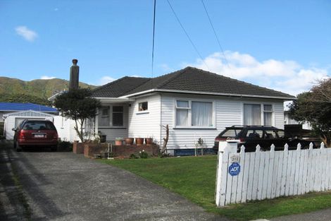 Photo of property in 212 Wellington Road, Wainuiomata, Lower Hutt, 5014