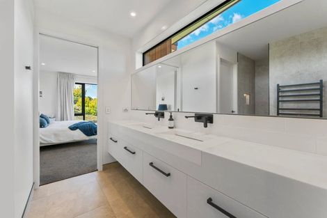 Photo of property in 155 Whakaroa Road, Kinloch, Taupo, 3385