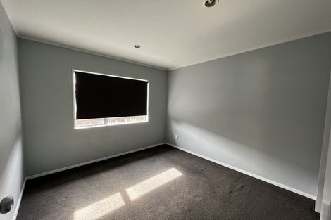Photo of property in 5 Universal Drive, Henderson, Auckland, 0610