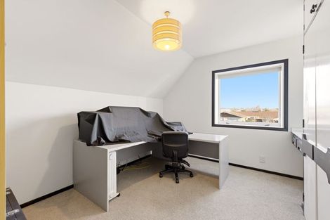 Photo of property in 76a Memorial Avenue, Ilam, Christchurch, 8053