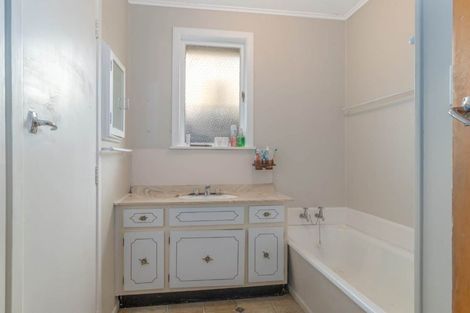 Photo of property in 1 Coles Place, Manurewa, Auckland, 2102