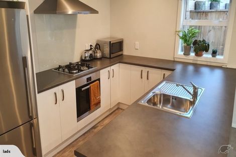 Photo of property in 7/20 Glanmire Road, Newlands, Wellington, 6037