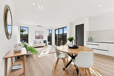 Photo of property in 12 Roseberry Avenue, Birkenhead, Auckland, 0626
