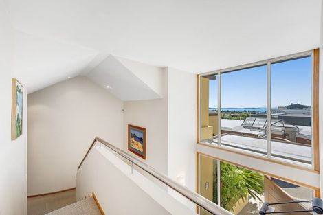 Photo of property in 33 Takutai Avenue, Half Moon Bay, Auckland, 2012