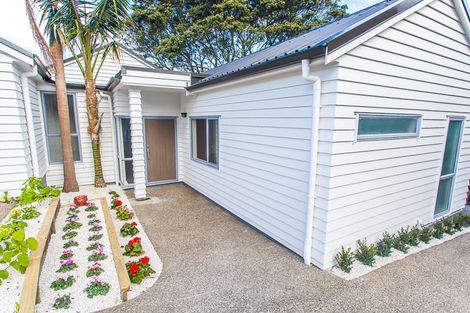 Photo of property in 1b Lynwood Road, New Lynn, Auckland, 0600
