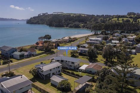 Photo of property in 1 Hardy Place, Cooks Beach, Whitianga, 3591