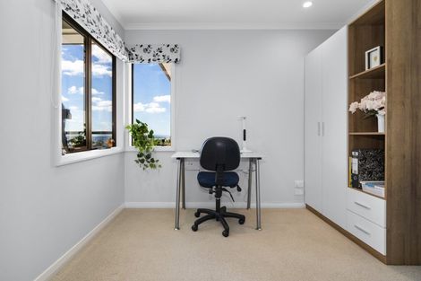 Photo of property in 1 Holcombrooke Lane, Welcome Bay, Tauranga, 3175