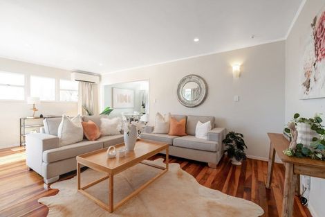 Photo of property in 3 Gladys Avenue, Glenfield, Auckland, 0629