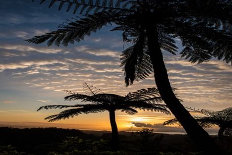 Photo of property in 440 Scenic Drive, Waiatarua, Auckland, 0612