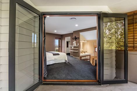 Photo of property in 52 Ruapehu Drive, Fitzherbert, Palmerston North, 4410