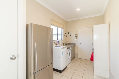 Photo of property in 11 Rutland Place, Taradale, Napier, 4112