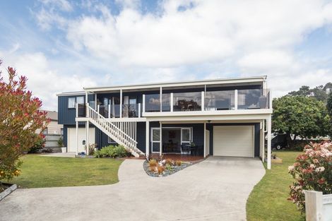 Photo of property in 2 Banks Street, Cooks Beach, Whitianga, 3591