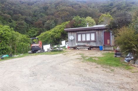 Photo of property in 16 Angle Street, Picton, 7220